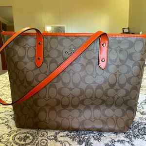 Coach tote in very good used condition.